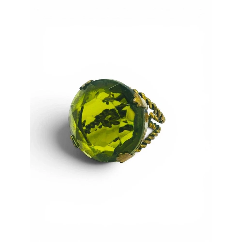 Large Vintage Olive Green Glass Adjustable Twisted Brass Statement Ring - Picture 6 of 6